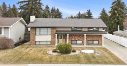 77 Allan Close Red Deer, AB T4R 1A4