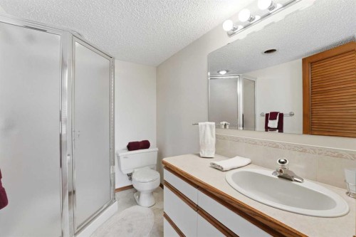 77 Allan Close, Red Deer, AB - Indoor Photo Showing Bathroom