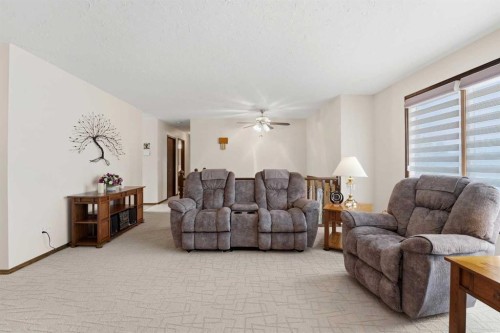 77 Allan Close, Red Deer, AB - Indoor Photo Showing Living Room