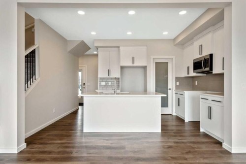 366 Heritage Boulevard, Cochrane, AB - Indoor Photo Showing Kitchen