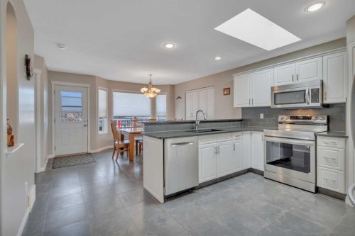 68 Iverson Close, Red Deer, AB - Indoor Photo Showing Kitchen