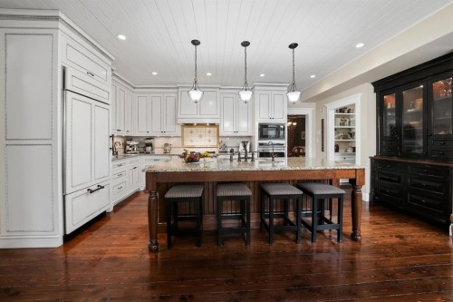 31 Ashley Close, Red Deer, AB - Indoor Photo Showing Kitchen With Upgraded Kitchen