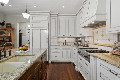 31 Ashley Close, Red Deer, AB - Indoor Photo Showing Kitchen With Double Sink With Upgraded Kitchen