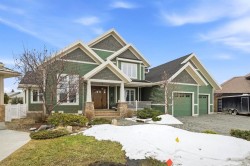 31 Ashley Close Red Deer, AB T4R 2X3