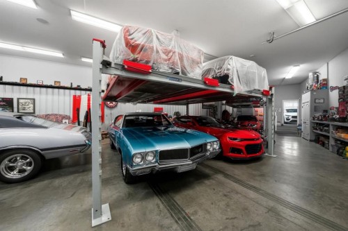 31 Ashley Close, Red Deer, AB - Indoor Photo Showing Garage