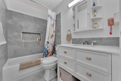 20 Caledonia Drive, Leduc, AB - Indoor Photo Showing Bathroom