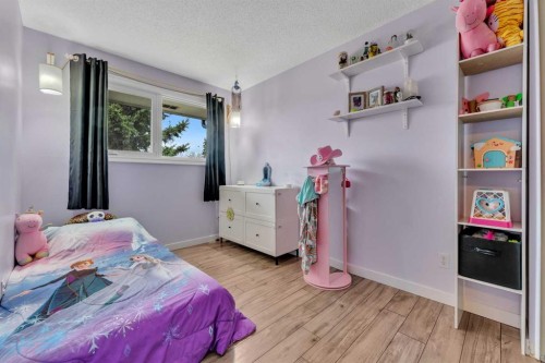 20 Caledonia Drive, Leduc, AB - Indoor Photo Showing Bedroom