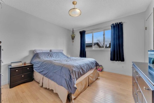20 Caledonia Drive, Leduc, AB - Indoor Photo Showing Bedroom