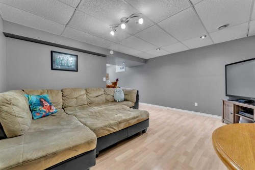 20 Caledonia Drive, Leduc, AB - Indoor Photo Showing Bedroom