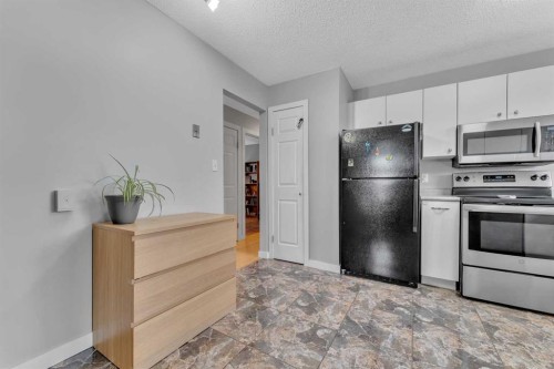 20 Caledonia Drive, Leduc, AB - Indoor Photo Showing Kitchen