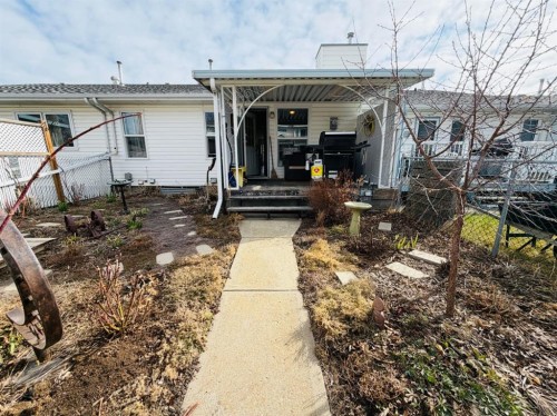 4741 49A Avenue, Lacombe, AB - Outdoor