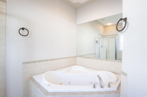 74 Jack Crescent, Red Deer, AB - Indoor Photo Showing Bathroom