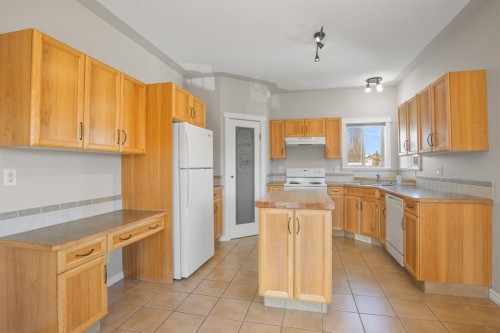 74 Jack Crescent, Red Deer, AB - Indoor Photo Showing Kitchen