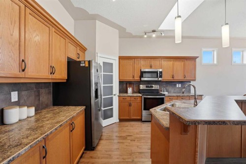 112 Ingle Close, Red Deer, AB - Indoor Photo Showing Kitchen