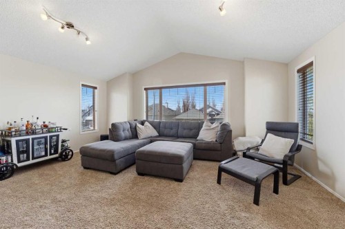 112 Ingle Close, Red Deer, AB - Indoor Photo Showing Living Room