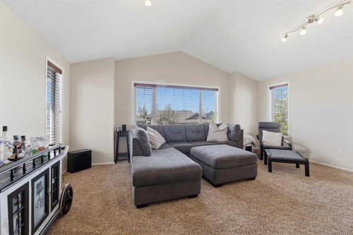 112 Ingle Close, Red Deer, AB - Indoor Photo Showing Living Room