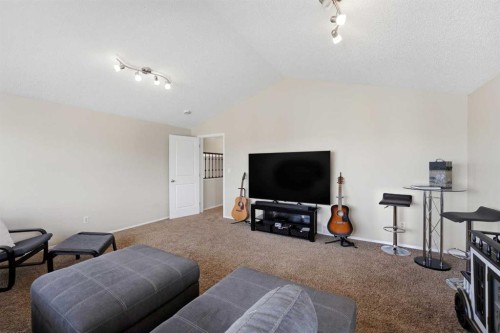 112 Ingle Close, Red Deer, AB - Indoor Photo Showing Other Room