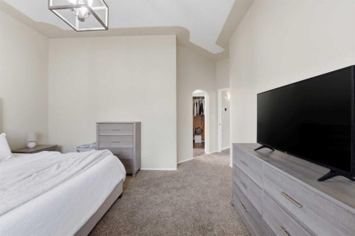 112 Ingle Close, Red Deer, AB - Indoor Photo Showing Bedroom