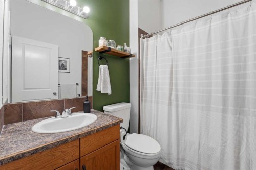 112 Ingle Close, Red Deer, AB - Indoor Photo Showing Bathroom