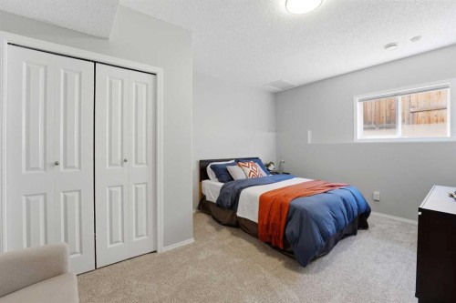 112 Ingle Close, Red Deer, AB - Indoor Photo Showing Bedroom