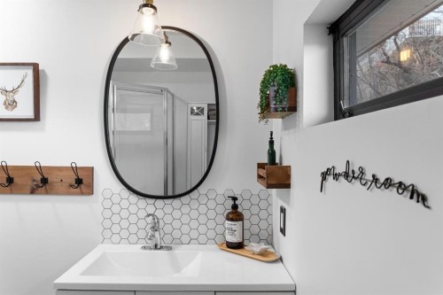62 Sands Street, Rochon Sands, AB - Indoor