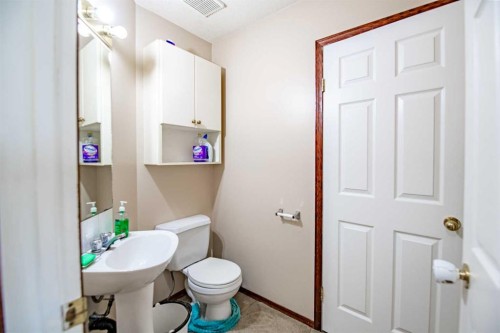 5817 60 Avenue, Red Deer, AB - Indoor Photo Showing Bathroom