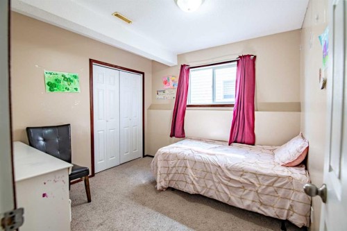 5817 60 Avenue, Red Deer, AB - Indoor Photo Showing Bedroom