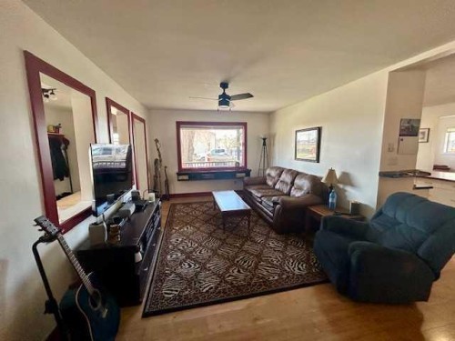 4702 49Th Street, Bashaw, AB - Indoor Photo Showing Living Room