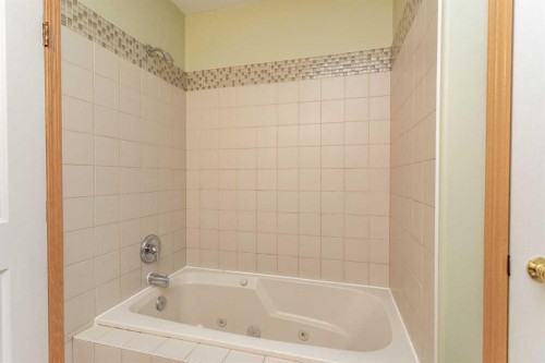 57 Spring Close, Blackfalds, AB - Indoor Photo Showing Bathroom