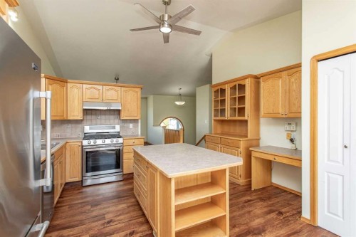 57 Spring Close, Blackfalds, AB - Indoor Photo Showing Kitchen