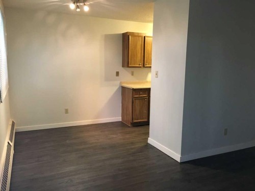 302-27 Bennett Street, Red Deer, AB - Indoor Photo Showing Other Room