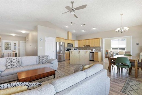72 Beach Avenue, Itaska Beach, AB - Indoor Photo Showing Other Room