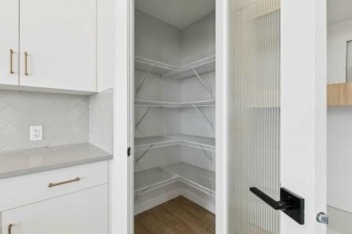 546 Hotchkiss Manor, Calgary, AB - Indoor