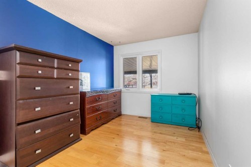 39 Cedar Crescent, Lacombe, AB - Indoor Photo Showing Bedroom
