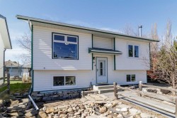 39 Cedar Crescent Lacombe, AB T4L 1V1