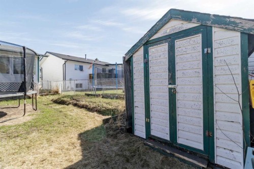 39 Cedar Crescent, Lacombe, AB - Outdoor