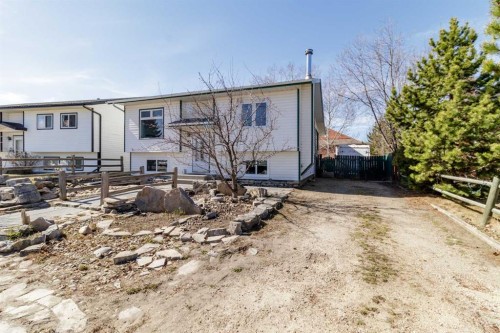39 Cedar Crescent, Lacombe, AB - Outdoor