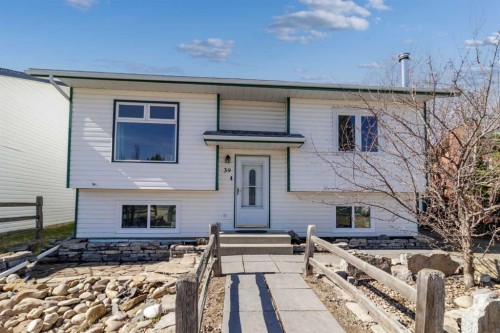 39 Cedar Crescent, Lacombe, AB - Outdoor