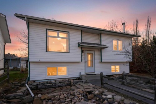 39 Cedar Crescent, Lacombe, AB - Outdoor With Exterior