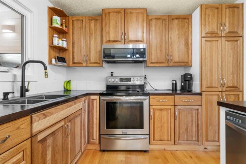 39 Cedar Crescent, Lacombe, AB - Indoor Photo Showing Kitchen With Double Sink