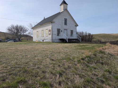 404 Hillside Avenue, Carbon, AB 