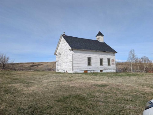 404 Hillside Avenue, Carbon, AB 