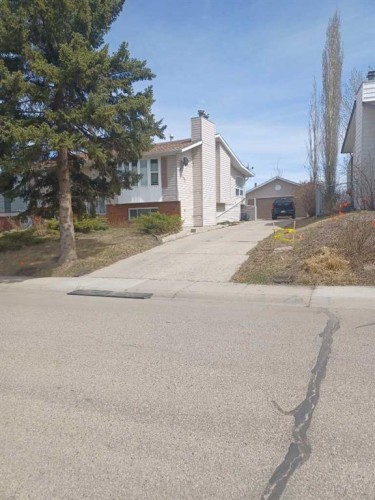 33 Forest Drive  Sylvan Lake, AB T4S 1H4