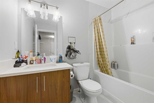 7002 50 Avenue, Camrose, AB - Indoor Photo Showing Bathroom