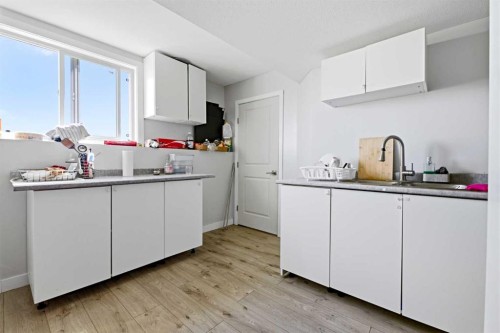 7002 50 Avenue, Camrose, AB - Indoor Photo Showing Kitchen