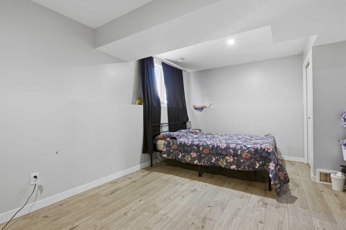 7002 50 Avenue, Camrose, AB - Indoor Photo Showing Bedroom