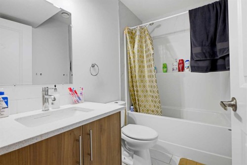 7002 50 Avenue, Camrose, AB - Indoor Photo Showing Bathroom