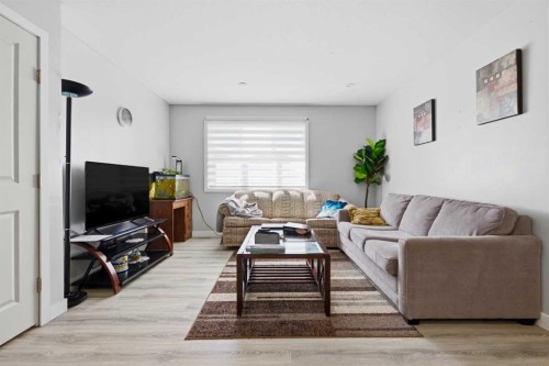 7002 50 Avenue, Camrose, AB - Indoor Photo Showing Living Room