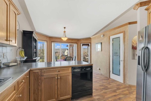 19 Heenan Crescent, Sylvan Lake, AB - Indoor Photo Showing Kitchen