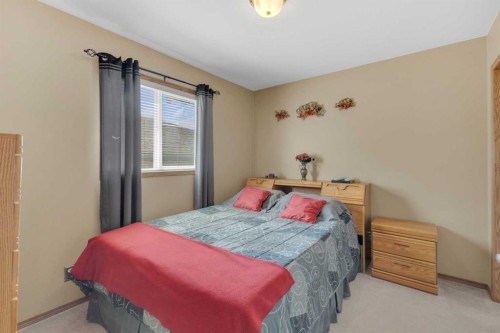 19 Heenan Crescent, Sylvan Lake, AB - Indoor Photo Showing Bedroom